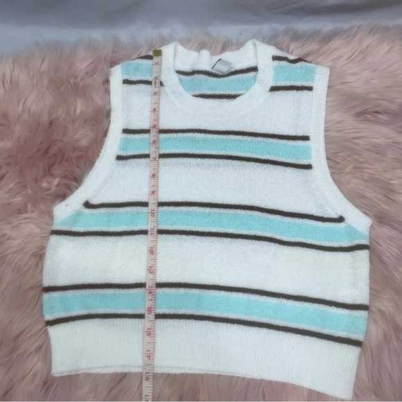 Twik Camisole knitted soft crop top - Picture 8 of 11